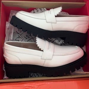 Chunky black and white leather loafers from Läst.